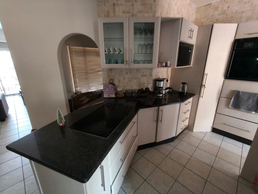 3 Bedroom Property for Sale in Safari Gardens North West